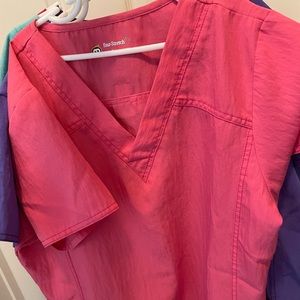 WonderWink- lot of 5. 4 stretch v-neck scrub tops- size medium, good condition.